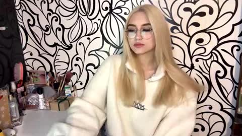 Snapshot of nadiaknake chatting on 02-05-26, 07:29 Katrin online show from 02-05-26, 07:29