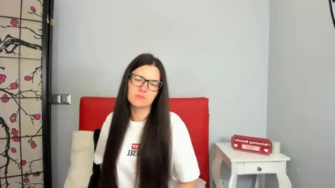 Snapshot of nadiatrue chatting on 06-19-26, 06:18 nadiatrue online show from 06-19-26, 06:18