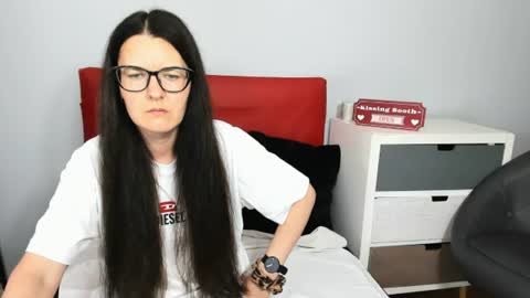 Snapshot of nadiatrue chatting on 06-19-26, 06:23 nadiatrue online show from 06-19-26, 06:23