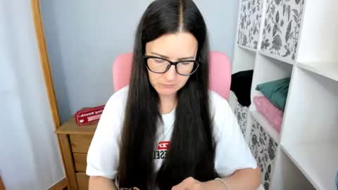 Snapshot of nadiatrue chatting on 08-01-26, 03:11 nadiatrue online show from 08-01-26, 03:11