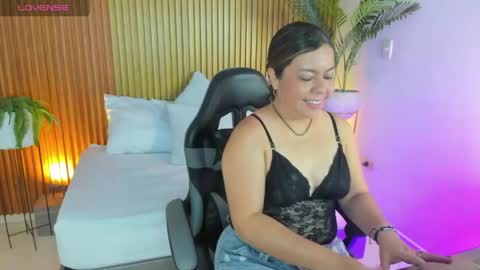 Snapshot of nahia_13 chatting on 04-28-26, 02:33 N A H I A online show from 04-28-26, 02:33