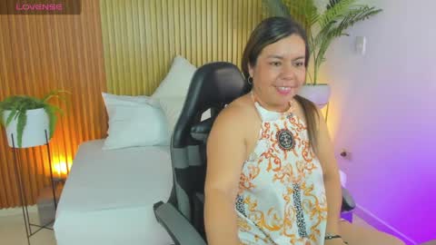 Snapshot of nahia_13 chatting on 05-11-26, 02:45 N A H I A online show from 05-11-26, 02:45