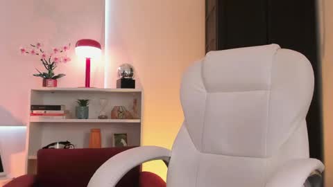 Nahia INDEPENDENT MODEL P online show from 04-15-26, 07:58