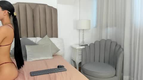 Snapshot of nahiara_johnson chatting on 12-19-24, 12:45 Nahiara online show from 12-19-24, 12:45