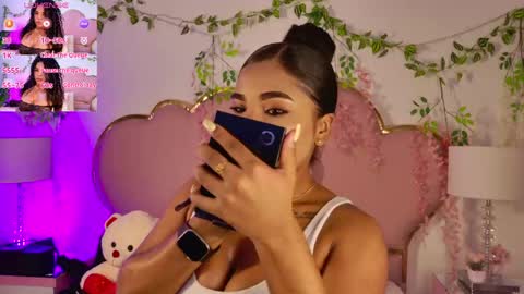 NahiaraReina  online show from 04-12-26, 01:05