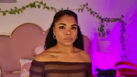 NahiaraReina  online show from 05-29-26, 01:42