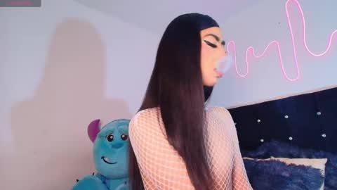 NahiaVictoria  online show from 05-19-26, 04:13