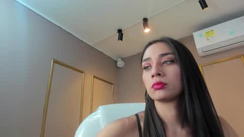 Snapshot of nahimithompson chatting on 10-28-25, 07:27 Nahimi online show from 10-28-25, 07:27