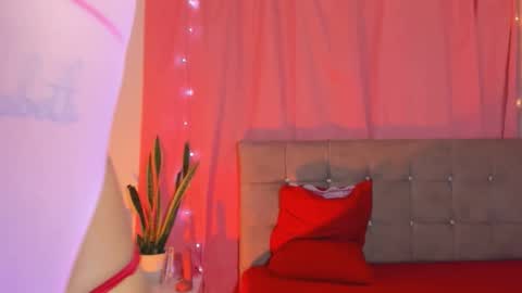 Snapshot of nahomi28 chatting on 11-14-25, 08:51 Naomi online show from 11-14-25, 08:51