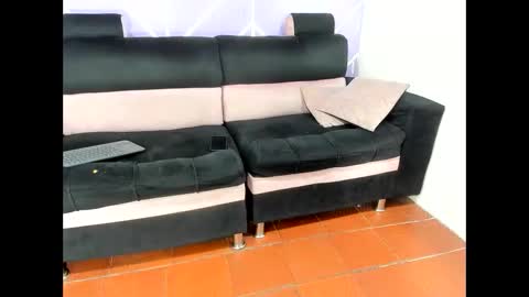 nahomi_hot2002 online show from 05-15-26, 12:12