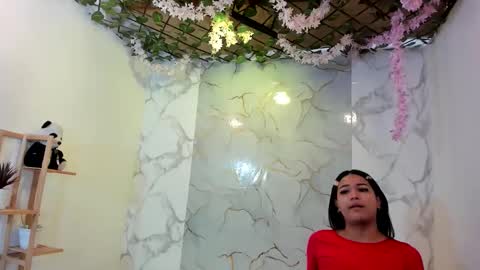 nahomi_hot2002 online show from 05-25-26, 01:17