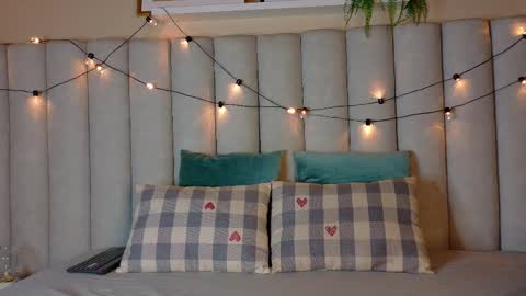  VICTORIA  online show from 11-20-25, 07:35