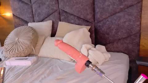  VICTORIA  online show from 03-08-26, 02:15