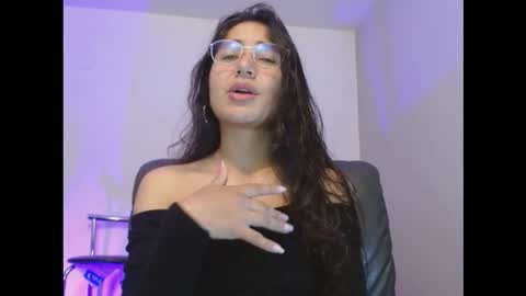 Snapshot of nahomy_rain chatting on 03-11-26, 03:23 online show from 03-11-26, 03:23