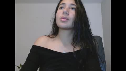 Snapshot of nahomy_rain chatting on 03-20-26, 02:49 online show from 03-20-26, 02:49