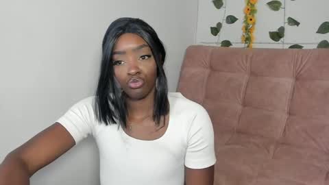 Nahomy  online show from 04-22-26, 06:20