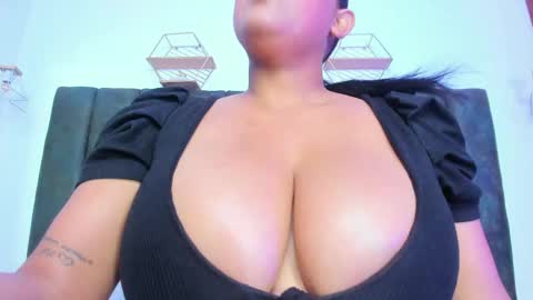 Nahomy online show from 05-30-26, 08:17