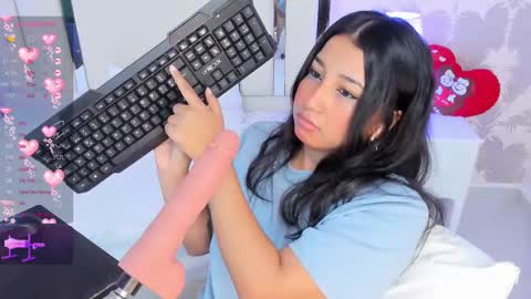 Nahomy Roberts online show from 11-12-25, 12:38