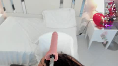 Nahomy Roberts online show from 12-22-25, 11:40