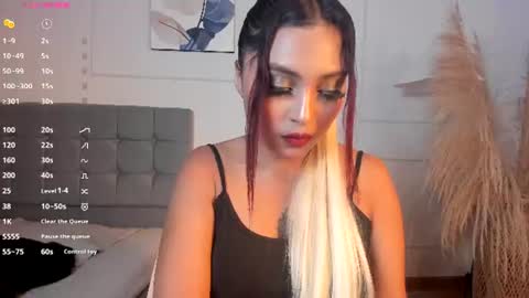 Naia Cruz online show from 07-25-26, 07:44