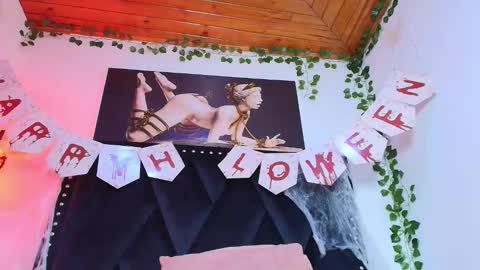 Snapshot of naia_x chatting on 10-25-25, 08:25 Naia x online show from 10-25-25, 08:25