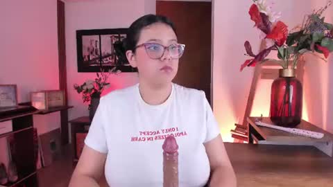 Snapshot of naiara_dreams chatting on 07-28-26, 02:29 naiara_dreams online show from 07-28-26, 02:29