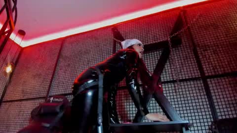 Naila online show from 10-16-25, 02:40