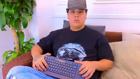 naimruiz_ online show from 07-25-26, 06:38