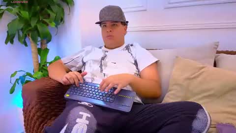 naimruiz_ online show from 07-28-26, 08:52
