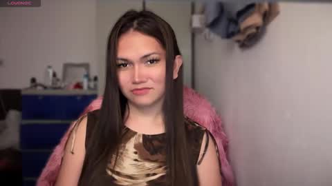 Snapshot of naisha143 chatting on 03-09-26, 01:42 MARY MAE online show from 03-09-26, 01:42