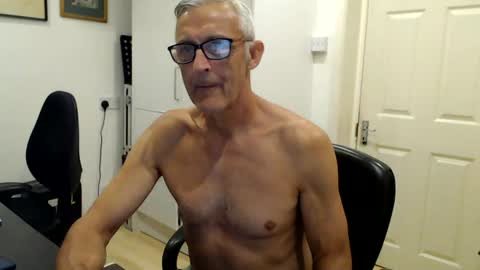 nakedcarpenteruk online show from 08-08-26, 08:27