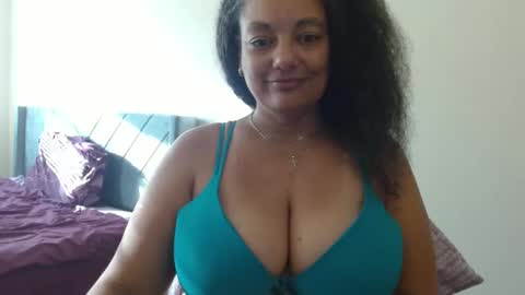 Snapshot of nala_thickk chatting on 12-14-24, 03:04 Nala Thickk online show from 12-14-24, 03:04