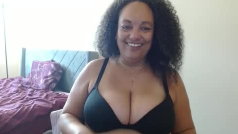 Snapshot of nala_thickk chatting on 12-28-24, 04:30 Nala Thickk online show from 12-28-24, 04:30