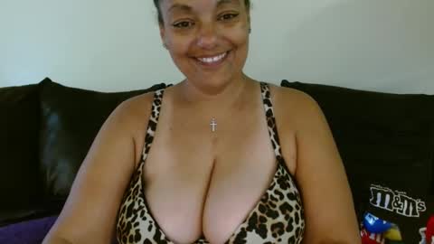 Snapshot of nala_thickk chatting on 10-07-25, 05:43 Nala Thickk online show from 10-07-25, 05:43