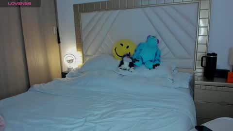 Snapshot of nalah_gomez_ chatting on 01-21-25, 09:36 Nalah online show from 01-21-25, 09:36