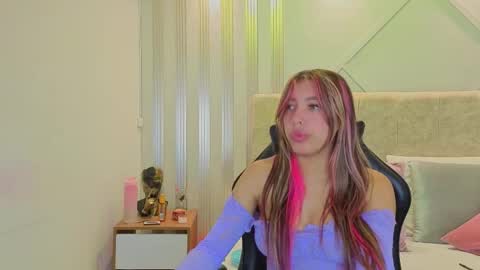 nami_sweet_ online show from 10-24-25, 12:01