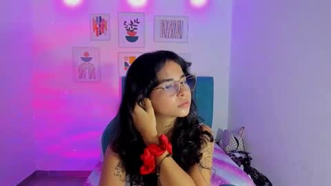 Snapshot of nanami_owo chatting on 10-15-25, 04:01 nanami_owo online show from 10-15-25, 04:01