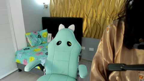 Snapshot of nanami_owo chatting on 10-19-25, 06:03 nanami_owo online show from 10-19-25, 06:03
