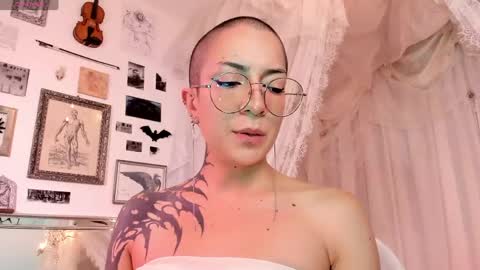 Snapshot of nanaxnana chatting on 04-15-26, 11:50 Alma Maria online show from 04-15-26, 11:50