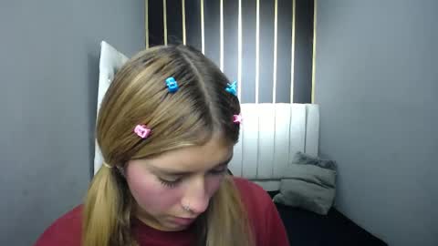 Snapshot of nancy_blonde chatting on 04-28-26, 12:43 nancy blonde online show from 04-28-26, 12:43