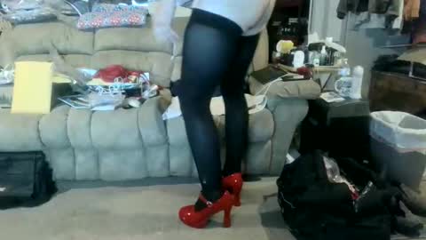 Snapshot of nancyboy_1 chatting on 06-05-26, 08:03 nancyboy_1 online show from 06-05-26, 08:03