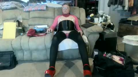 Snapshot of nancyboy_1 chatting on 06-08-26, 06:52 nancyboy_1 online show from 06-08-26, 06:52