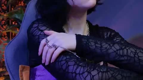 nancymartinez online show from 11-28-25, 05:32