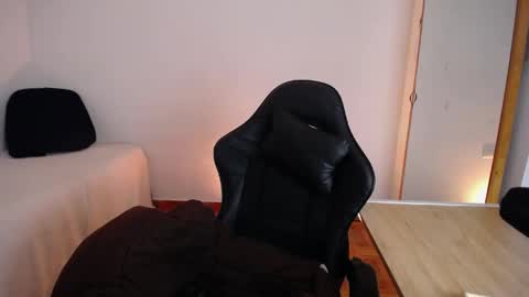 Snapshot of nani_gutierrez chatting on 05-19-26, 02:07 Nani online show from 05-19-26, 02:07