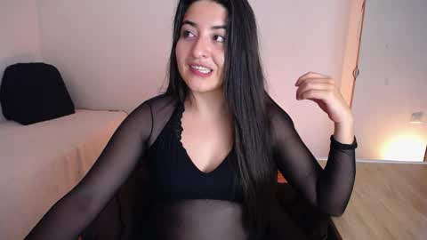 Snapshot of nani_gutierrez chatting on 05-19-26, 10:38 Nani online show from 05-19-26, 10:38