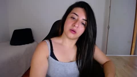 Snapshot of nani_gutierrez chatting on 05-28-26, 01:36 Nani online show from 05-28-26, 01:36