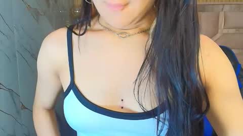 Snapshot of nanncy_r_ chatting on 09-25-25, 01:04 Nancy online show from 09-25-25, 01:04