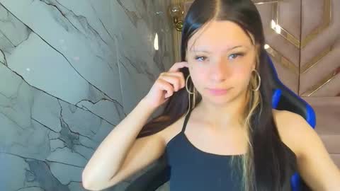 Snapshot of nanncy_r_ chatting on 10-12-25, 12:48 Nancy online show from 10-12-25, 12:48
