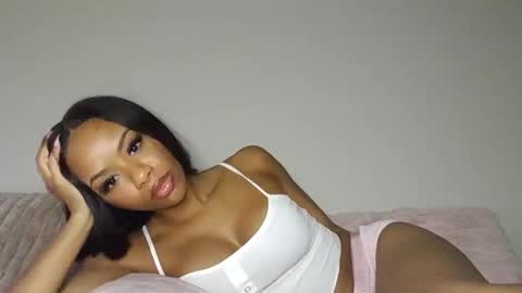 Snapshot of nanneyrose chatting on 10-22-25, 07:19 Nanneypooh online show from 10-22-25, 07:19