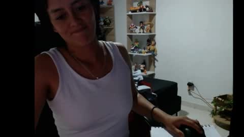 Snapshot of naomi_l0ve chatting on 04-08-26, 01:16 Lucy online show from 04-08-26, 01:16